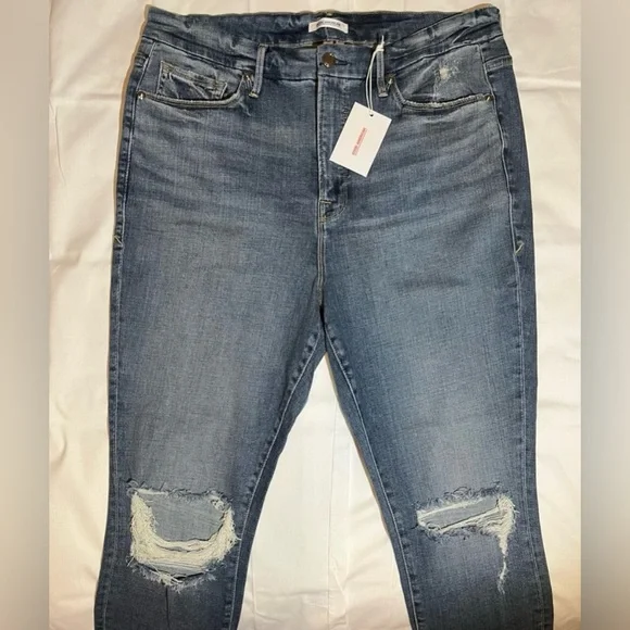 Good American Medium-Wash Jeans - Picture 9 of 12